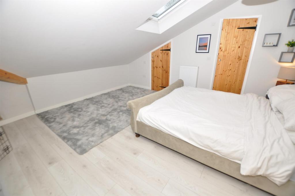 Master Rear bedroom 2