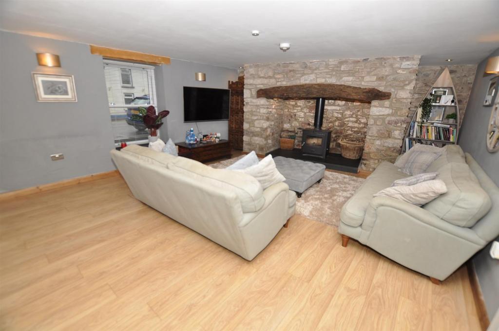 Open plan lounge/dining/family room