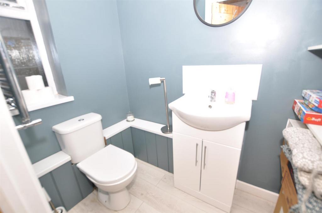 Cloak room/ WC