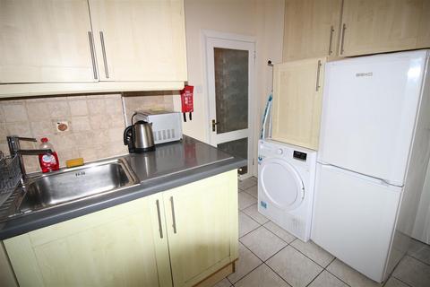 House share to rent, Beechcroft Avenue, London