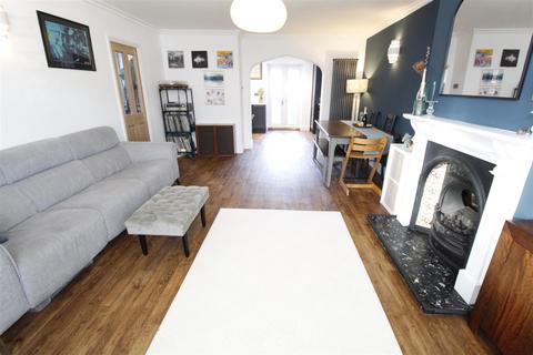 40 Hart Road, Byfleet, West Byfleet, KT14 7NH