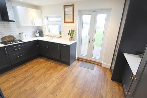 40 Hart Road, Byfleet, West Byfleet, KT14 7NH