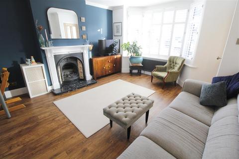 40 Hart Road, Byfleet, West Byfleet, KT14 7NH