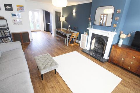 40 Hart Road, Byfleet, West Byfleet, KT14 7NH