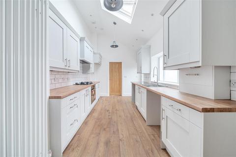 25 Randell Square, Pembrey, Burry Port, SA16 0UB
