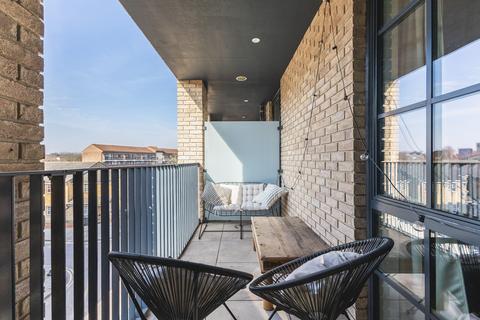 1 bedroom flat to rent, Flat  Hatch Building, Berkshire Road, London E9