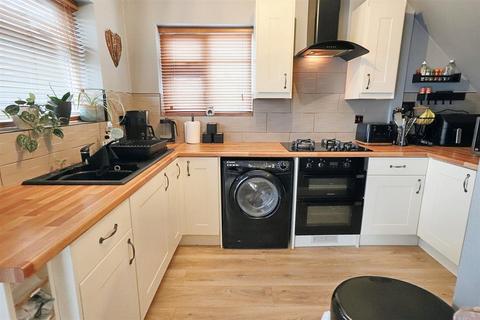 3 bedroom semi-detached house for sale, Olive Court, Lowestoft