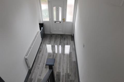 3 bedroom terraced house to rent, Lichfield Drive, Prestwich, Manchester