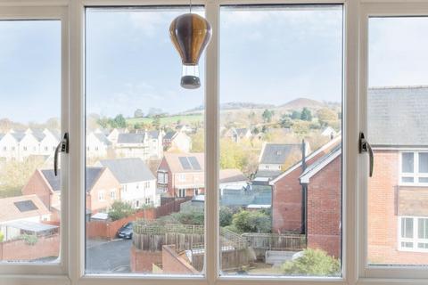 12 Alexandra Close, Dursley, GL11 4GN