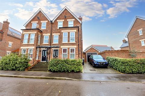 4 bedroom semi-detached house for sale, Curf Way, Burgess Hill, RH15