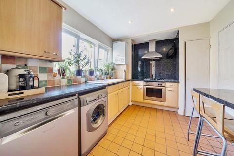 2 bedroom maisonette for sale, St. Saviours Estate, London