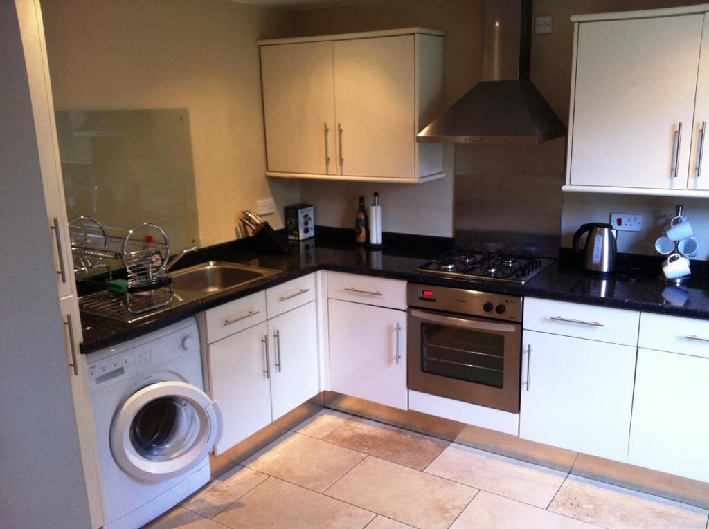 Flat 1 Kitchen.JPG