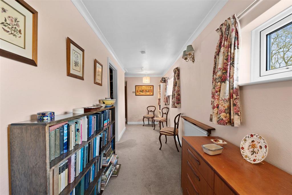 L shaped inner hallway
