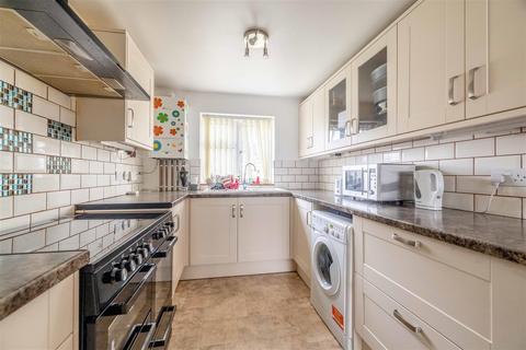 3 bedroom flat for sale, Dedworth Road, Windsor