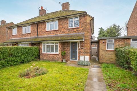 10 Surly Hall Walk, Windsor, SL4 5NG