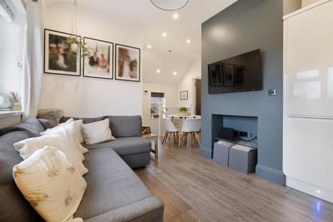 10 Surly Hall Walk, Windsor, SL4 5NG