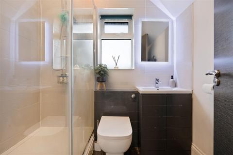 10 Surly Hall Walk, Windsor, SL4 5NG