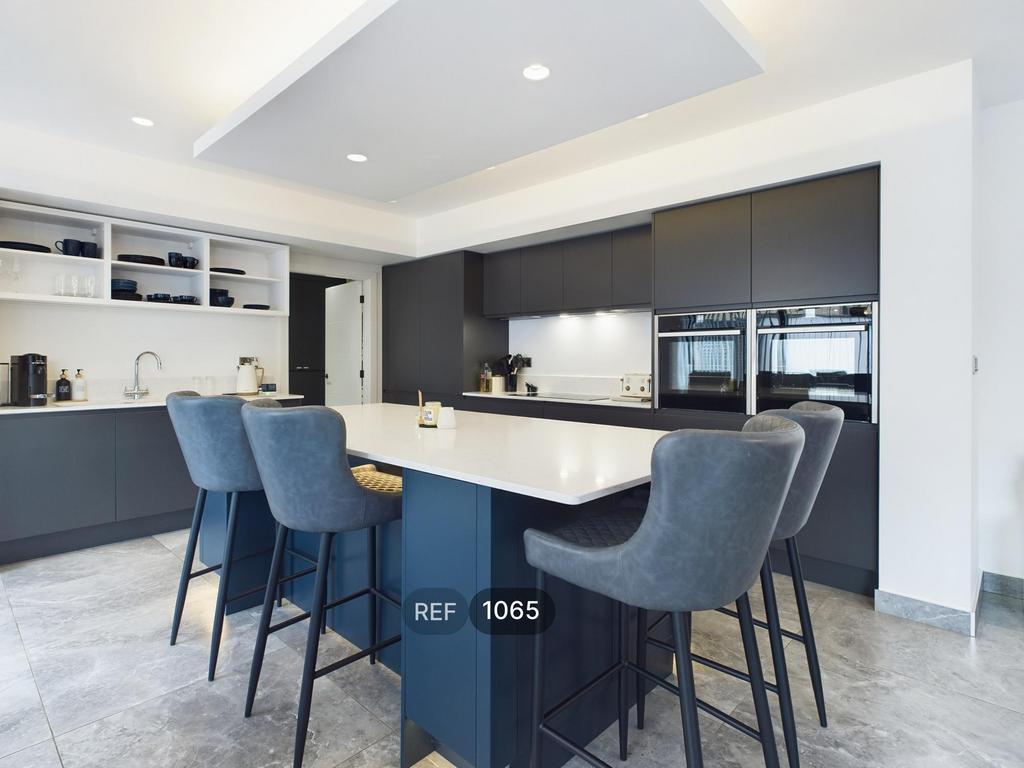Kitchen &amp; Living area