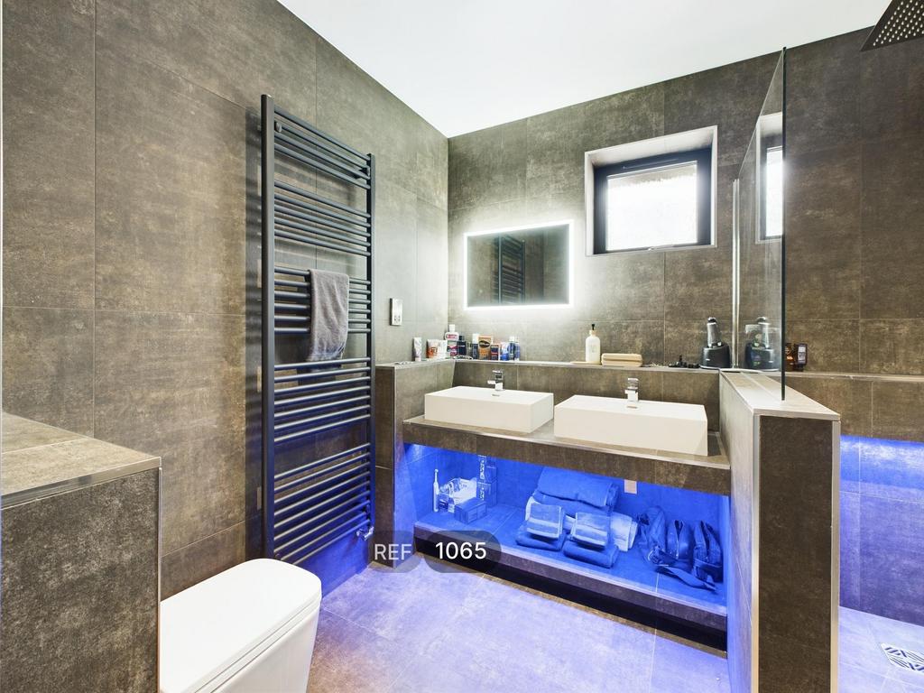 En-suite 1
