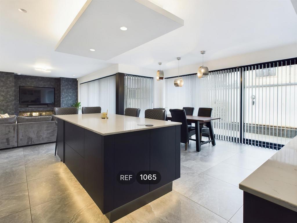Kitchen &amp; Living area