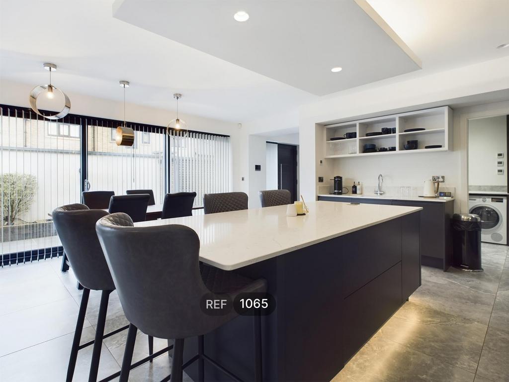 Kitchen &amp; Living area