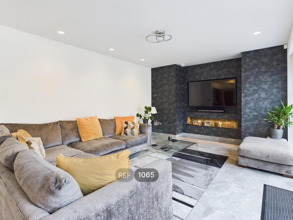 Kitchen &amp; Living area