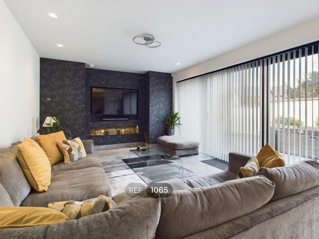Kitchen &amp; Living area