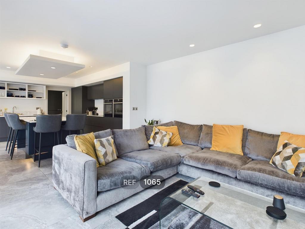 Kitchen &amp; Living area