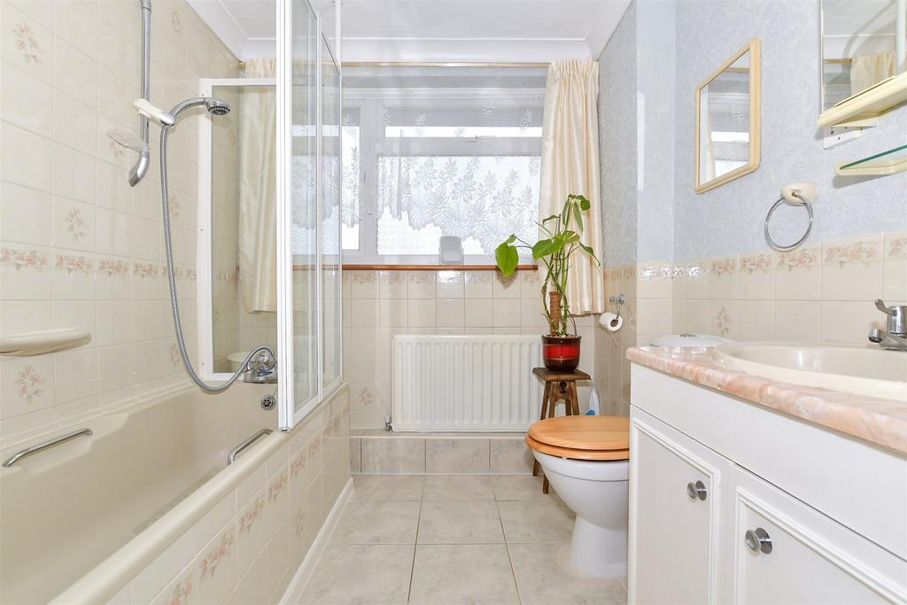 En-Suite Bathroom