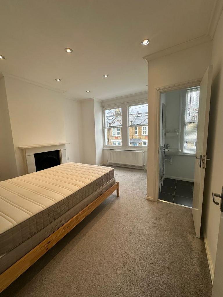 Bedroom, fireplace