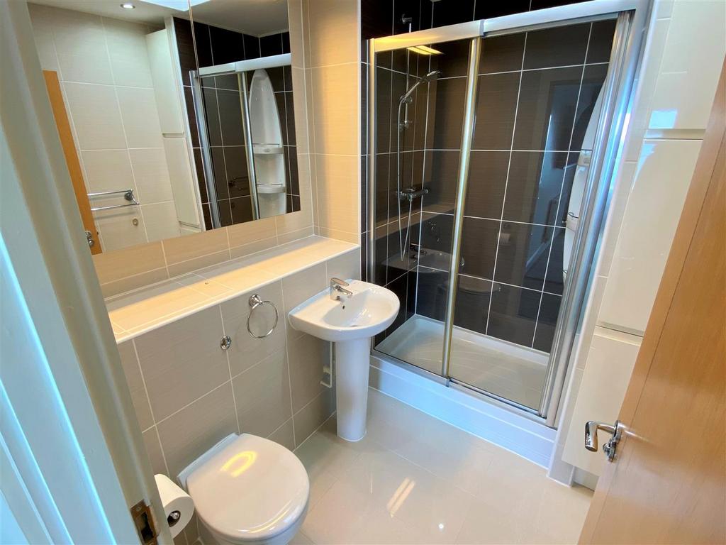 15 Whitewater Apartments En Suite