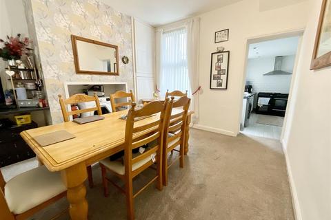 4 bedroom property for sale, West Bank, Scarborough, YO12