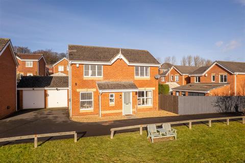 3 bedroom detached house for sale, Helvellyn Close, Blaydon-On-Tyne, NE21