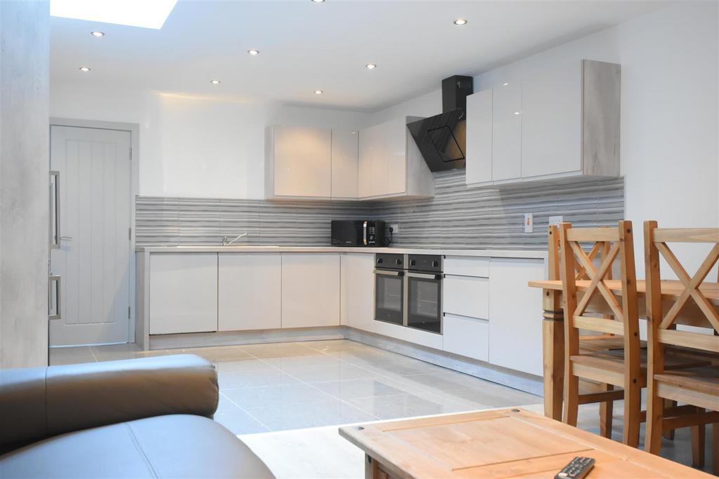 Kitchen - Copy - Copy.JPG