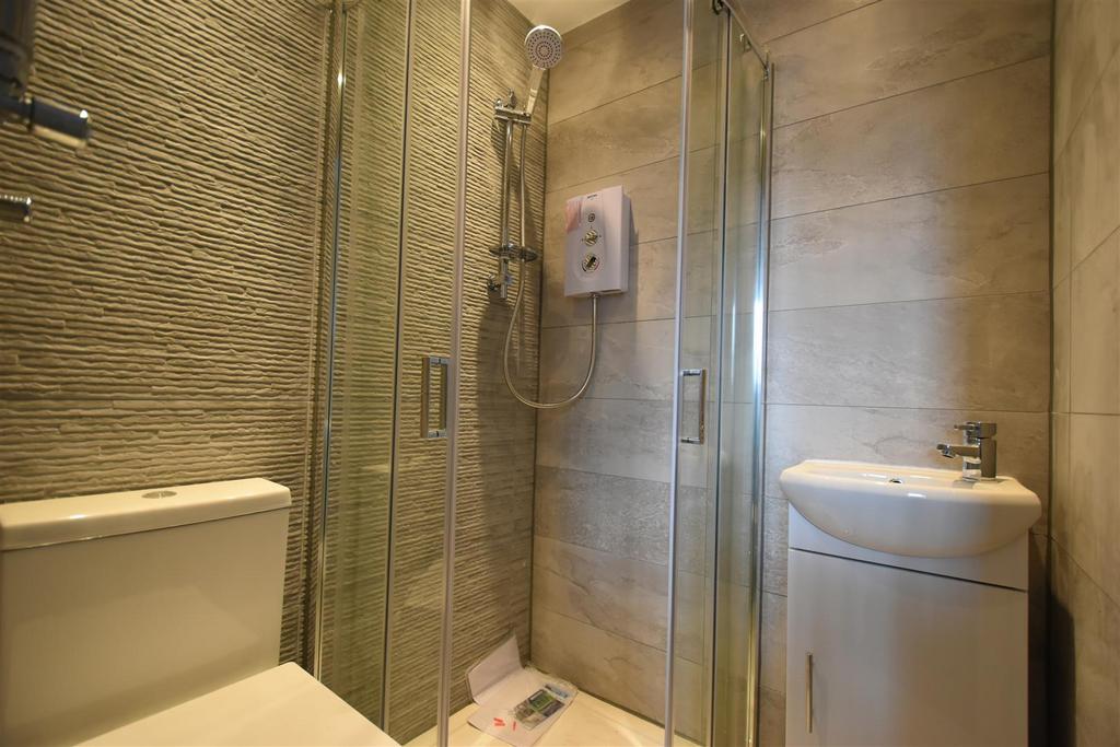 SFF Bathroom - Copy - Copy (2).JPG