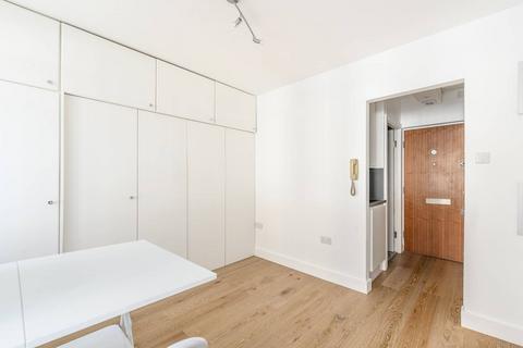 Studio to rent, Buckingham Gate, St James's Park, London, SW1E