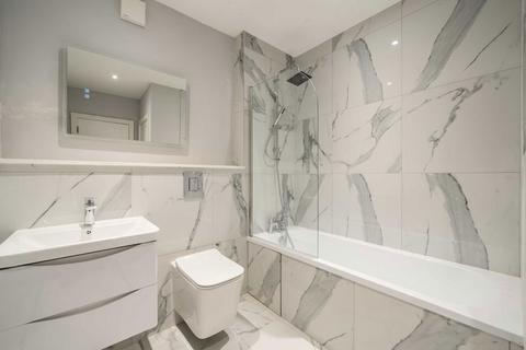 2 bedroom flat for sale, Castlebar Road, London W5