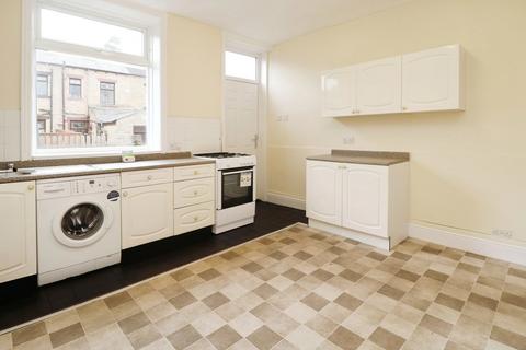 3 bedroom terraced house to rent, Woodhall Terrace, Bradford, West Yorkshire, BD3