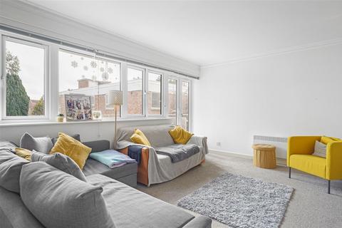 2 bedroom apartment for sale, Pymmes Green Road, London N11