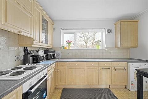 2 bedroom apartment for sale, Pymmes Green Road, London N11