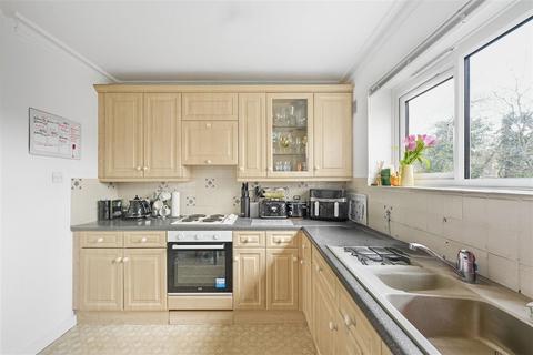 2 bedroom apartment for sale, Pymmes Green Road, London N11