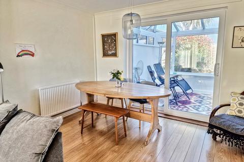 25 Vearse Close, Bridport, DT6 5BE
