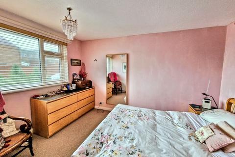 25 Vearse Close, Bridport, DT6 5BE
