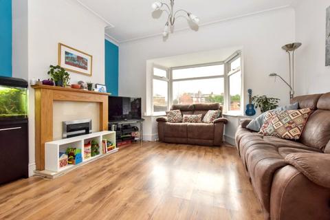 3 bedroom semi-detached house for sale, Hawkswood Crescent, Leeds, West Yorkshire