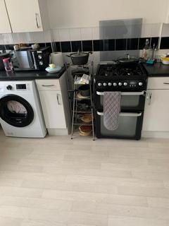 1 bedroom in a house share to rent, Mile End Road, London E3