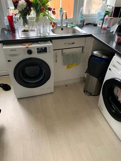 1 bedroom in a house share to rent, Mile End Road, London E3