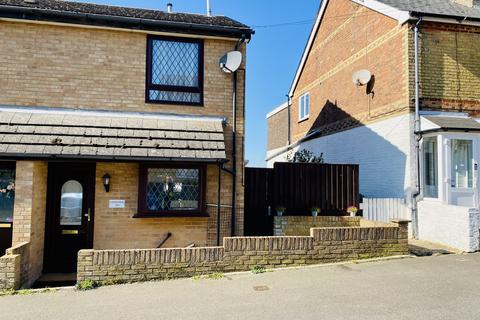 2 bedroom end of terrace house for sale, Kings Road, East Cowes, Isle of Wight