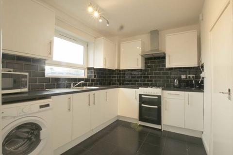 2 bedroom flat to rent, St. Saviours Estate, London SE1