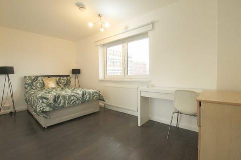 2 bedroom flat to rent, St. Saviours Estate, London SE1