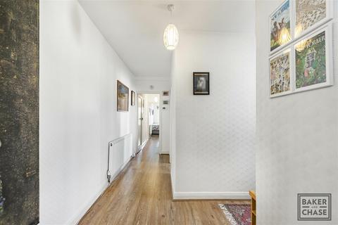 2 bedroom flat for sale, London Road, Enfield EN2